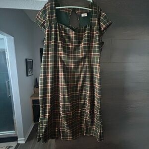 Elegant Plaid Midi Dress in Green and Red